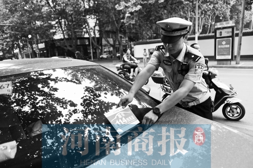 有了這張挪車卡，不會(huì)泄露隱私，別人又能方便地聯(lián)系上自己記者 邱曉峰/攝