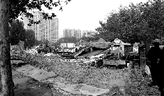 對(duì)公園選址的5.5萬(wàn)多平方米的違章建筑進(jìn)行拆除。