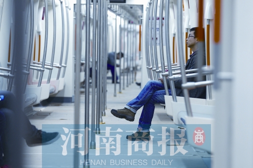 倆小時不出地鐵站，要按全程收費 王春勝/攝