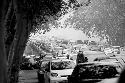 市區(qū)機動車保有量達(dá)130萬輛