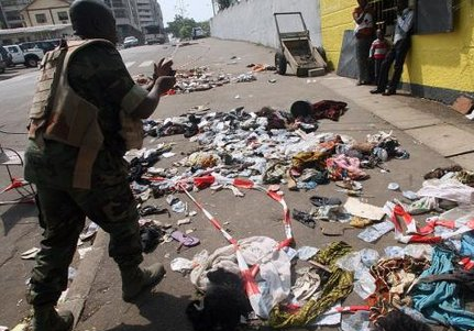 　當(dāng)?shù)貢r(shí)間2013年1月1日，科特迪瓦阿比讓市舉行慶祝新年的煙火表演時(shí)發(fā)生了嚴(yán)重的踩踏事故，造成至少