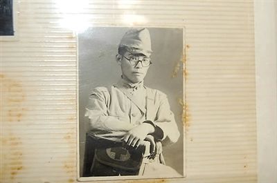 韓國(guó)媒體5月23日還公布了日本老兵松本正義當(dāng)年在軍隊(duì)服役的圖片。