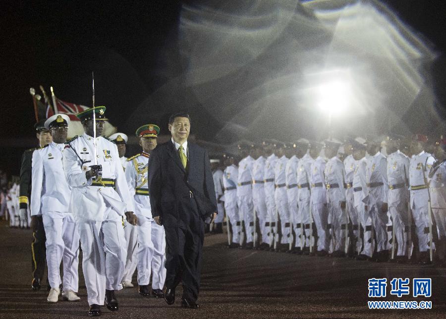 這是習(xí)近平主席檢閱儀仗隊。 蘭紅光 攝