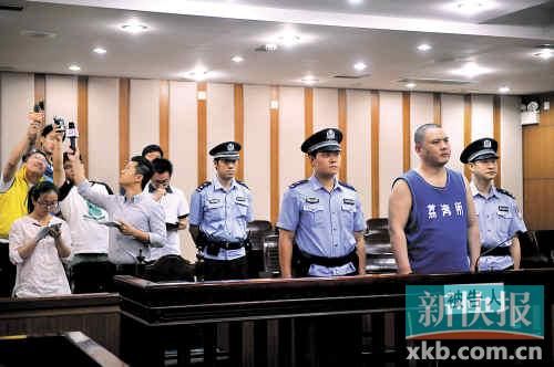 廣州市民政局民間組織管理局稽查處原處長李軍犯猥褻兒童罪，被判處有期徒刑4年。記者 孫毅/攝