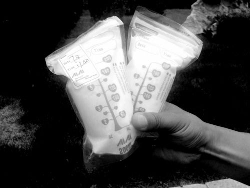 記者購(gòu)買到的“人奶”。