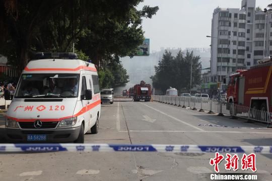 救護車現(xiàn)場待命?！「邩s權(quán)　攝