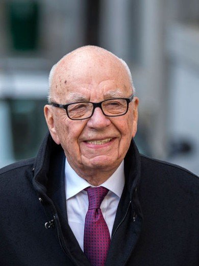 20日，從最高法院出來(lái)，默多克一臉輕松。路透社