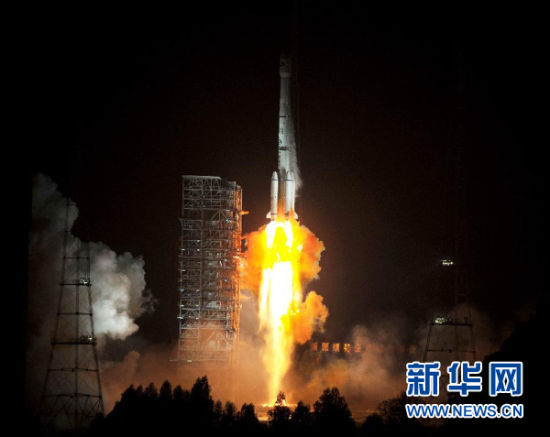 12月21日,載有玻利維亞通信衛(wèi)星的長(zhǎng)征三號(hào)乙運(yùn)載火箭點(diǎn)火發(fā)射。當(dāng)日零時(shí)42分,我國(guó)在西昌衛(wèi)星發(fā)射中心用長(zhǎng)征三號(hào)乙運(yùn)載火箭,成功將玻利維亞通信衛(wèi)星發(fā)射升空,衛(wèi)星順利進(jìn)入預(yù)定軌道。玻利維亞通信衛(wèi)星是該國(guó)擁有的第一顆衛(wèi)星。新華社記者 燕雁 攝