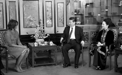 昨晚，國家主席習近平和夫人彭麗媛在北京釣魚臺國賓館會見美國總統(tǒng)奧巴馬夫人米歇爾。