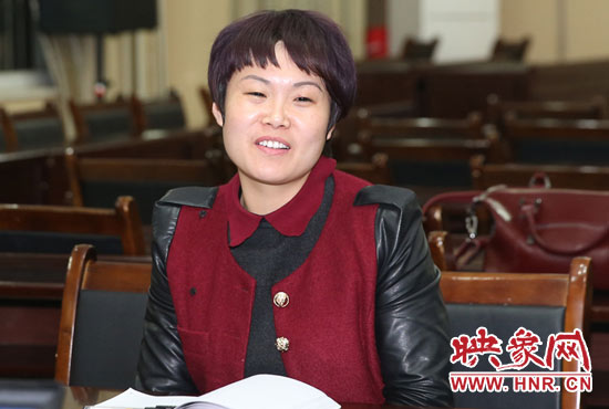 “焦裕祿式好干部”楊艷敏接受采訪。