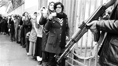 4月5日，阿富汗總統(tǒng)大選投票工作進(jìn)行