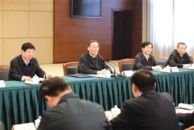 3月25日，王岐山在山東省臨沂市蒙陰縣主持召開蒙陰縣委常委擴(kuò)大會(huì)議。