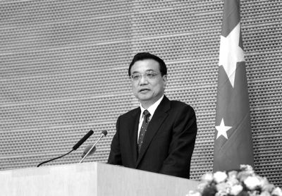 當(dāng)?shù)貢r間5月5日，國務(wù)院總理李克強在非盟會議中心發(fā)表演講。圖/中國政府網(wǎng)