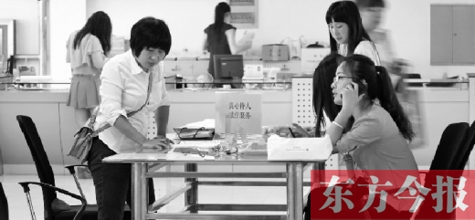 　　行政審批“瘦身”，不僅提高了行政效率，節(jié)約了行政資源，而且最大限度地方便了群眾