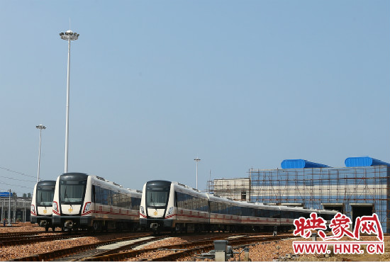 選擇地鐵出行，已經(jīng)是不少鄭州市民的首選