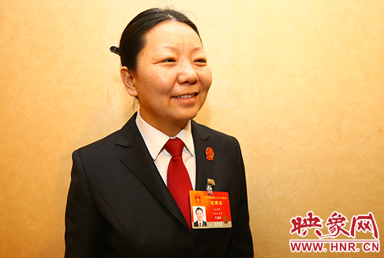 全國人大代表、河南省寶豐縣人民法院副院長、鬧店鎮(zhèn)法庭庭長朱正栩