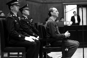 昨天，北京市二中院公開審理了劉軍誼受賄案，現(xiàn)場有上百人參加旁聽。首席攝影記者 吳寧/攝