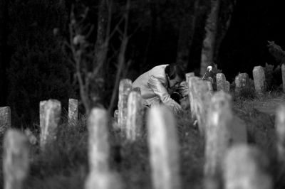 11月5日，祭奠者在騰沖遠(yuǎn)征軍國殤墓園獻(xiàn)花。京華時報記者 潘之望 攝