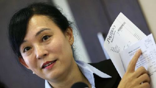 翁靜晶11月16日召開記者會(huì)交代定慧寺賬目詳情。