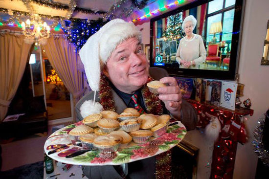 病態(tài)！英男子連續(xù)22年每日過(guò)圣誕耗資2千萬(wàn)元