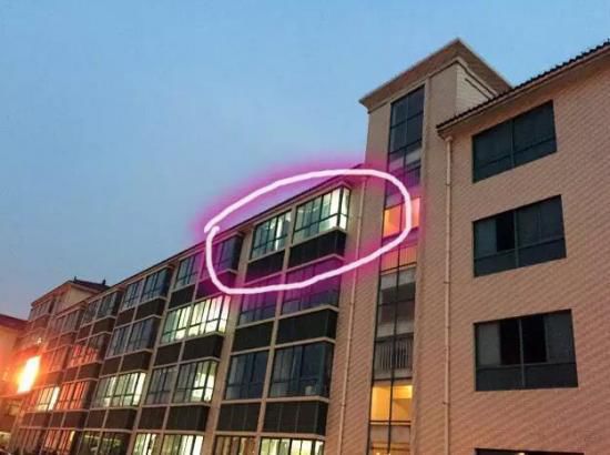 就在這間教室，吳老師在監(jiān)考中過世。