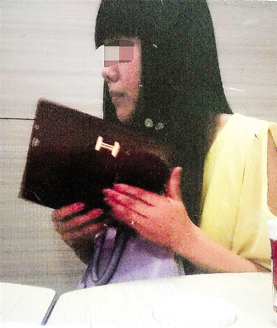 小王的女朋友小劉。