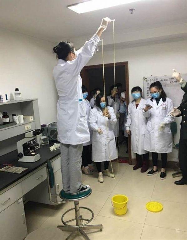 愛(ài)吃生肉惹的禍！男子體內(nèi)取出5米長(zhǎng)寄生蟲(chóng)(圖)