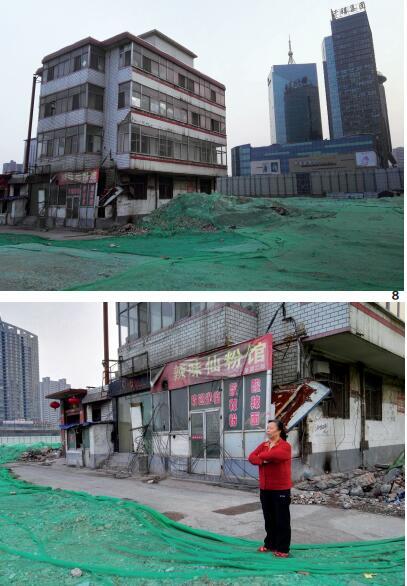 65歲的韓老太太是別人眼中的“釘子戶”，至今仍居住在斷水、斷電的老宅中。她的房產(chǎn)占地面積3分多，建有樓房4層，按照補(bǔ)償標(biāo)準(zhǔn)可以拿到400余萬元補(bǔ)償，但她還是擔(dān)心以后的日子沒著落，稱要繼續(xù)堅持下去。在她房子的右后側(cè)，是親賢社區(qū)旗下千禧集團(tuán)的豪華辦公樓。