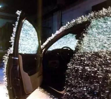 驚！車(chē)主用玻璃渣改裝瑪莎拉蒂