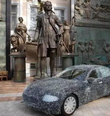 驚！車(chē)主用玻璃渣改裝瑪莎拉蒂