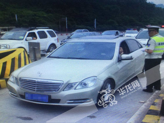 超速駕駛員被攔下。市交通執(zhí)法高速一支隊六大隊供圖