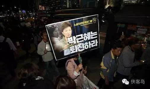 停不下來(lái)！這是韓國(guó)人民送給樸總統(tǒng)的《下臺(tái)歌》