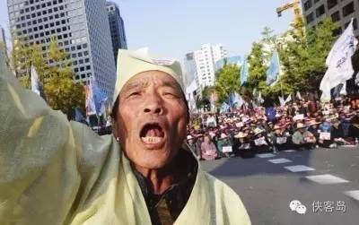 停不下來(lái)！這是韓國(guó)人民送給樸總統(tǒng)的《下臺(tái)歌》