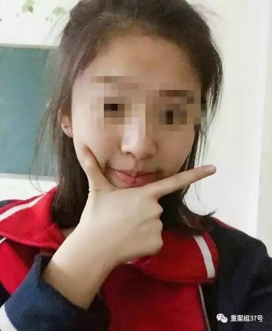 17歲高中男生教室里掐死女同學(xué)，被訴故意殺人和強(qiáng)奸