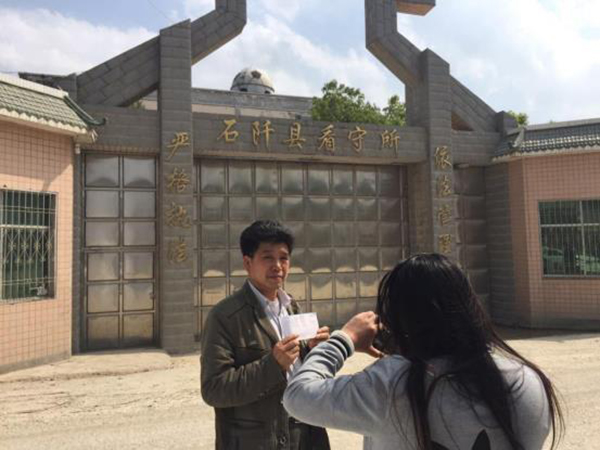 陳全松父親給看守所中的兒子交生活費(fèi)。