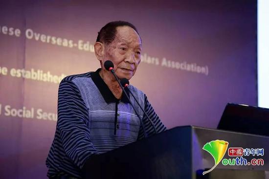 袁隆平院士在第十屆海外高層次人才座談會(huì)暨海外院士青島行“雁棲湖論壇”中發(fā)言。 中國青年網(wǎng)記者 李拓?cái)z