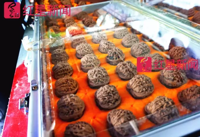 文玩核桃遇冷由幾萬一對降到5元沒人要？商戶否認