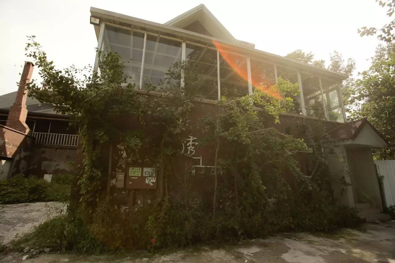 ▲失戀博物館位于北京市通州區(qū)宋莊鎮(zhèn)的一個(gè)重創(chuàng)空間內(nèi)，這里是一個(gè)藝術(shù)家集聚區(qū)。