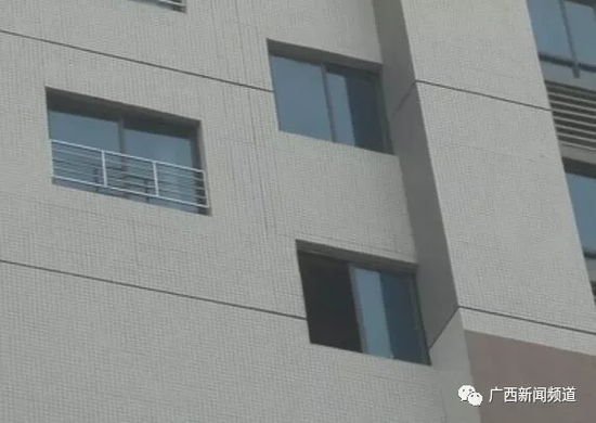 12日上午，經(jīng)過醫(yī)院治療后，女子華某已經(jīng)清醒，并能開口說話。華某對民警說：