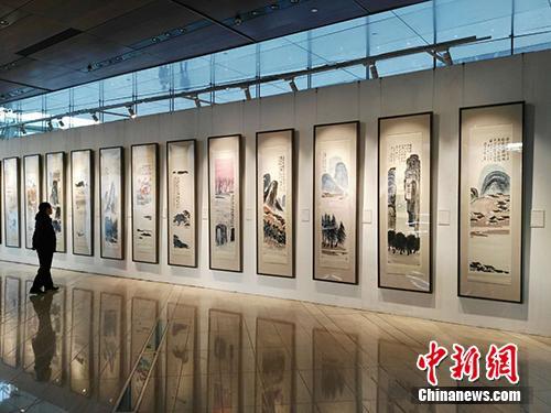 齊白石作品《山水十二條屏》在北京展出。<a target='_blank'  _fcksavedurl='http://www.chinanews.com/' _fcksavedurl='http://www.chinanews.com/' >中新網(wǎng)</a>記者 宋宇晟 攝