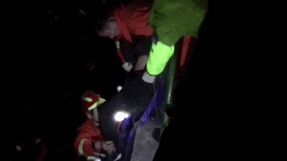 原因跨年聚餐后被同事強行奪走了初吻