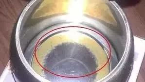 太惡心！女游客竟用酒店燒水壺煮自己的臟內(nèi)褲