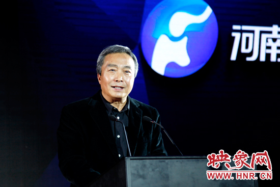 河南電視臺臺長王少春在展示會上介紹河南衛(wèi)視