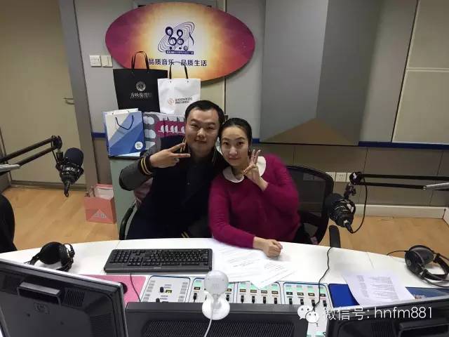 DJ子恒和小糖首先給我們送上祝?？?！