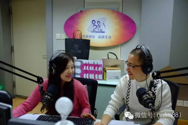 新聞先生凱文和新聞小姐李江也陪伴大家一同跨年！