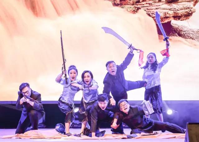 作為本場晚會的最后一個節(jié)目，《黃河大合唱》刷新你完全不一樣的體驗。