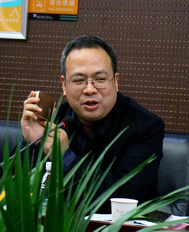 看看上面這位，就是我們1066最紅的男人——付總。