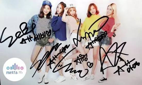 哎呦不錯(cuò)哦！路飛收到美女們的簽名照，到底中意哪一位呢？