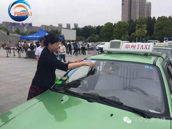 省文明辦專職副主任張曼如，對愛心助考活動的舉辦給予高度評價。