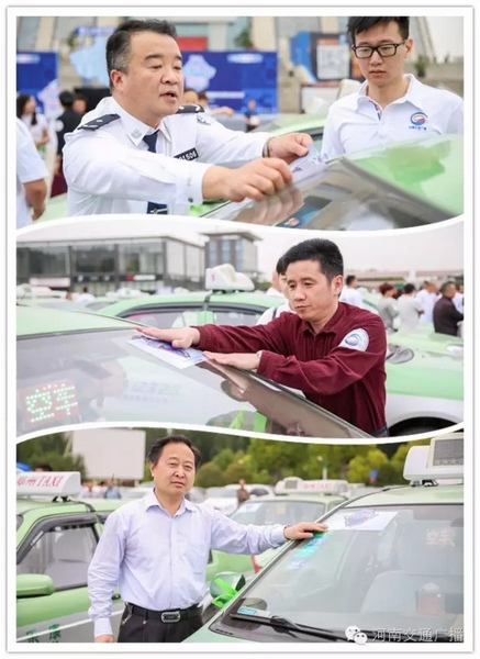 與會嘉賓為現(xiàn)場近200輛愛心助考車系上綠絲帶，并宣布車隊出發(fā)。